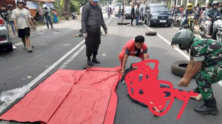 Pasangan suami istri (pasutri) tewas dihantam mobil dari arah berlawanan saat terlambat 'nyalip' di Jalan Diponegoro Salatiga, Minggu (4/9). 