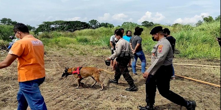 Polisi mengerahkan anjing pelacak guna mencari potongan tubuh korban/RMOLJateng