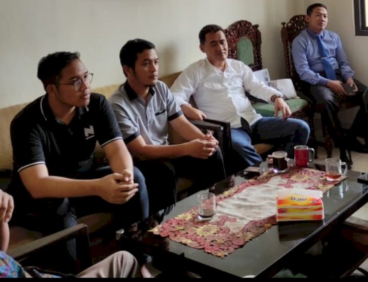 Keluarga korban penganiayaan anggota Kostrad 411 Salatiga Argo Wahyu meninggal dunia diduga saat mendatangi Kantor Pengacara LBH di Magelang.