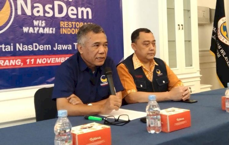 Ketua Bidang Organisasi dan Keanggotaan DPW Partai Nasdem Jateng Ali Mansyur HD (kanan) 