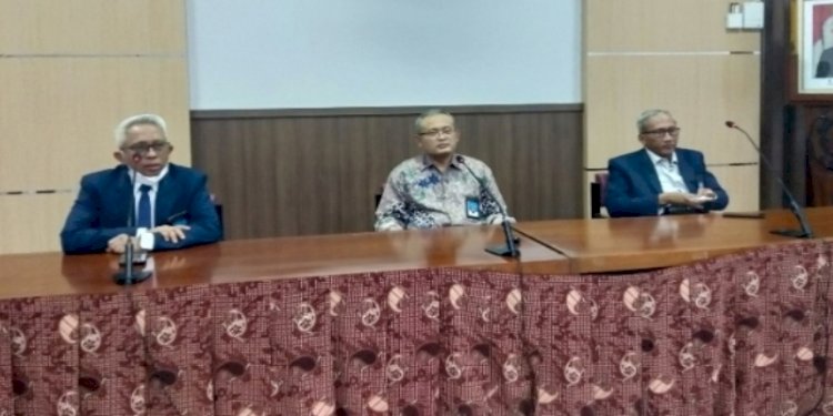 Prof Dr Sadjidan (tengah) terpilih sebagai Rektor UNS/RMOLJateng