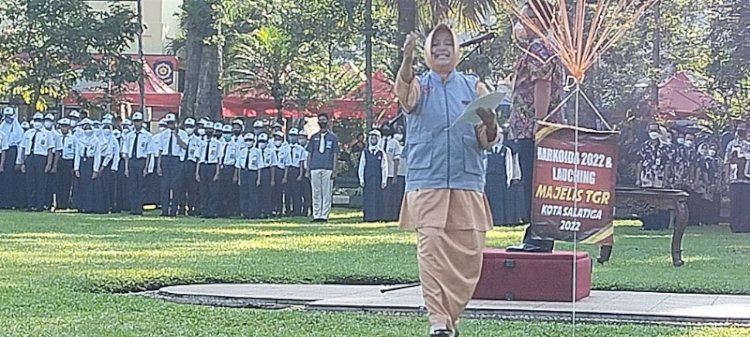 Hari Anti Korupsi se-Dunia 2022 diwarnai Pembacaan Puisi 'Dimana Nurani Kita' karya mantan Lurah, Jamil SE yang dibacakan ditengah di Lapangan Pancasila, Jumat (9/12). 