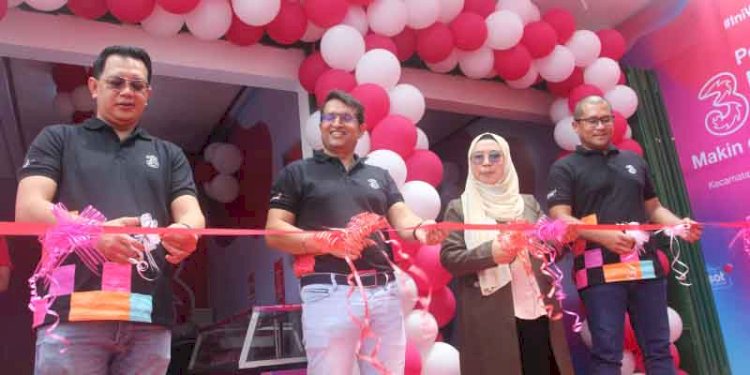IOH membuka 3Kiosk di Kroya Cilacap sebagai upaya menjangkau kawasan perdesaan di Jateng. Dok/ Indosat Ooredoo Hutchison 
