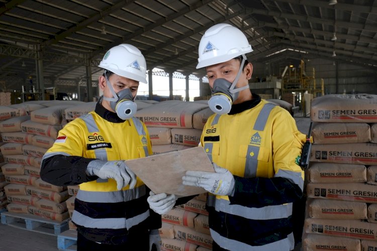 Aktivitas operasional PTSG di Pabrik Rembang. foto: PTSG. 