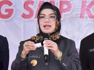 Bupati Sukoharjo Etik Suryani