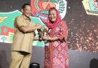 Wakil Presiden RI Berikan Penghargaan Pemda Berstatus Universal Health Coverage