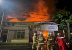 Toko Sofa dan Pakaian di Semarang Ludes Terbakar