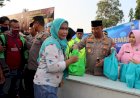 Bersama Bhayangkari, Kapolres Demak Bagikan Ratusan Takjil di Alun-alun