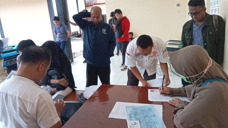 Bacaleg PKS Salatiga saat mengurus SKCK di Polres Salatiga 