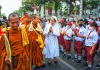 Menyambut Bhiksu Thudong di Semarang