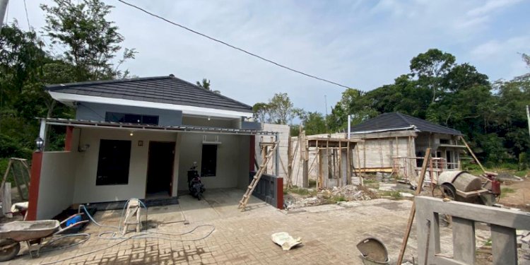 Sebuah rumahdi salah satu kompleks perumahan di Kabupaten Temanggung, Jawa Tengah sedang dalam pembangunan. Bank memberikan pembiayaan ke sektor perumahan sebagai salah satu upaya menjaga pertumbuhan ekonomi. RMOL Jateng