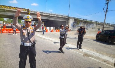 Penutupan Arus Kendaraan di Bawah Jembatan Tol Kaligawe Semarang