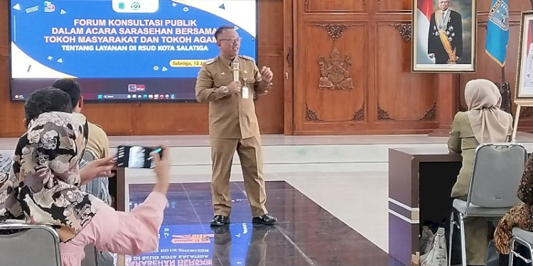 Pj Wali Kota Salatiga Sinoeng N Rachmadi memberikan pengarahan  tentang layanan di RSUD Salatiga di Lantai 4 Gedung Setda Kota Salatiga, Senin (12/6). RMOL Jateng