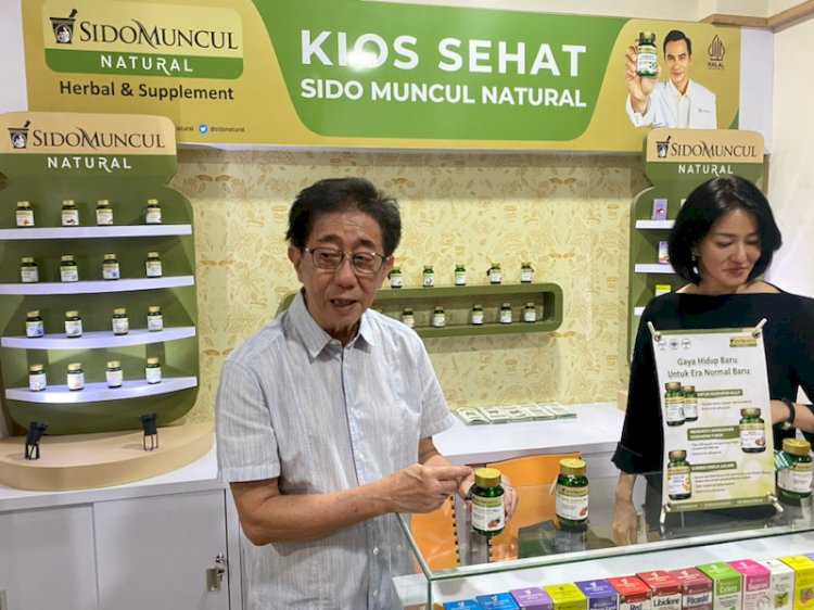 Direktur Sido Muncul Irwan Hidayat saat meninjau Klinik Sehat di Rumah Sakit Pantiwilasa dr Cipto Semarang