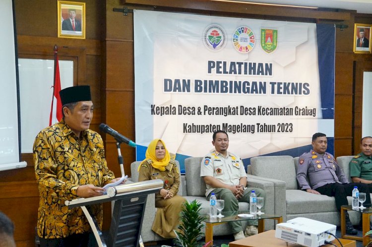 Bupati Magelang Zaenal Arifin saat membuka kegiatan Bimtek Kades dan Perades se-Kecamatan Grabag.