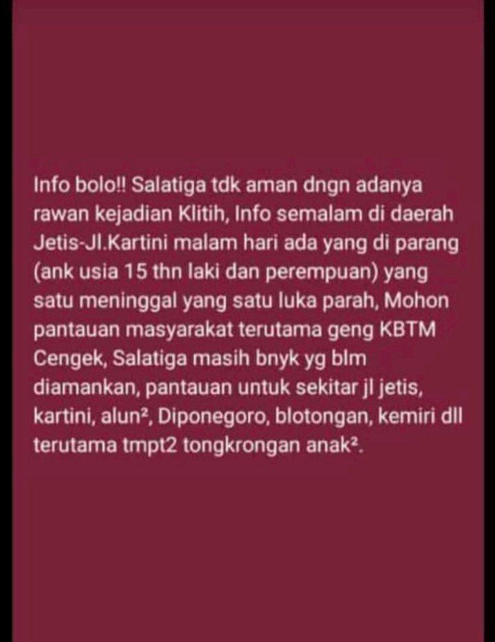Pesan berantai disertai foto sekelompok remaja sambil membawa senjata tajam (sajam), Senin (10/7).