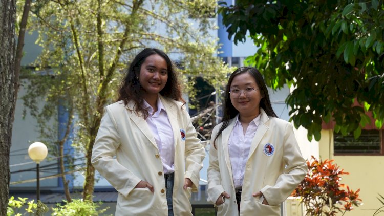 Nadia Hartono dan Meriva Putri Wibowo, mahasiswa penerima beasiswa IISMA. 
