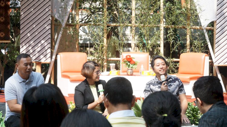 Direktur Direktorat Inovasi dan Kewirausahaan (DIK) Dr. Linda Ariany Mahastanti, S.E., M.Sc., saat pembukaan Program YOUR PROUD, di halaman samping Rumah Noto, Minggu (27/8).