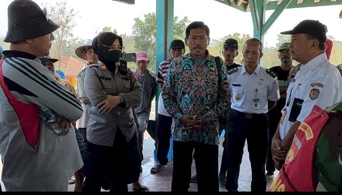 Perwakilan petani saat berdialog dengan pengelola Waduk Delingan.
