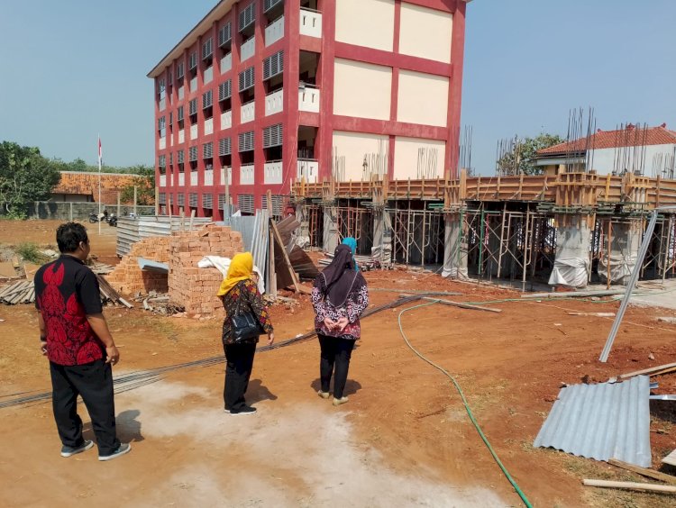 Dinas Pendidikan Kota Semarang meninjau lokasi pembangunan SMPN 45.