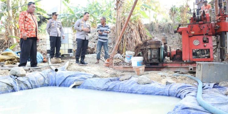 Polres Jepara membuat sumur bor di Desa Sumber Rejo, Kecamatan Donorojo, Kabupaten Jepara, Kamis (31/8). Dok 