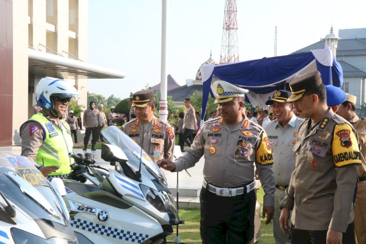 Dirlantas Polda Jateng Kombes Agus Suryo Nugroho saat gelar pasukan yang akan bertugas dalam Operasi Zebra Candi 2023, mulai hari ini hingga 17  September mendatang. 