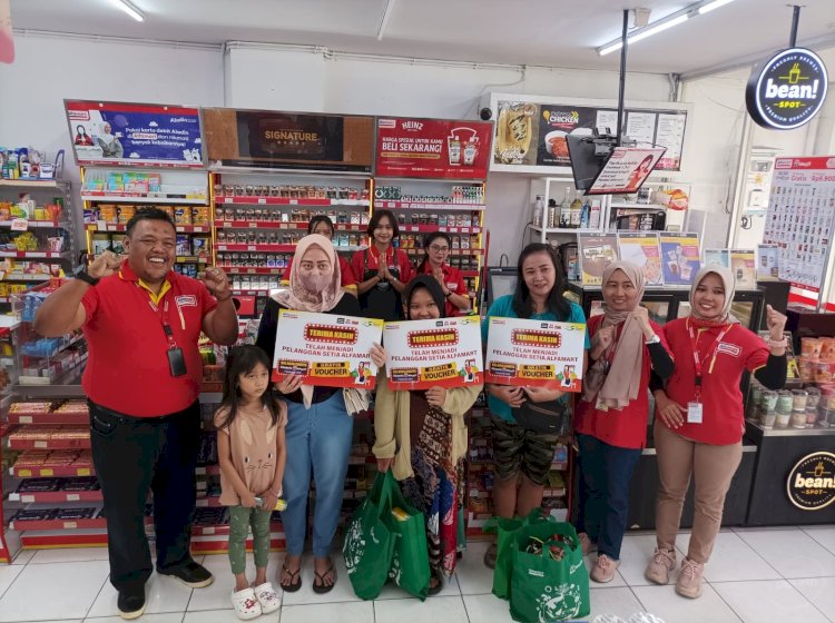 Pembagian voucher belanja Alfamart Alfagift di Semarang