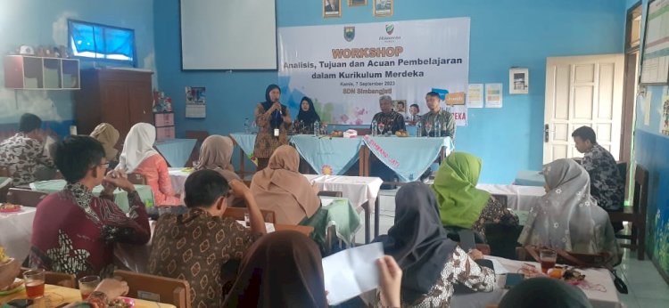 Workshop Analisis Tujuan dan Acuan Pembelajaran Kurikulum Merdeka digelar di  Desa Simbangjati, Kecamatan Tulis, Kabupaten Batang.