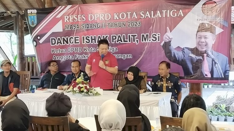 Ketua DPRD Salatiga Dance Ishak Palit ditengah agenda Reses Masa Sidang II Tahun 2023 di Joglo Rini, Salatiga, Sabtu (9/9). RMOL Jateng