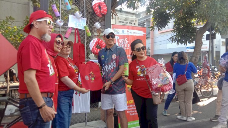 Ketua Kadin Jateng Harry Nuryanto Soediro, bersama pengurus Kadin Surakarta penyelenggara Solo Great Sale 2023.