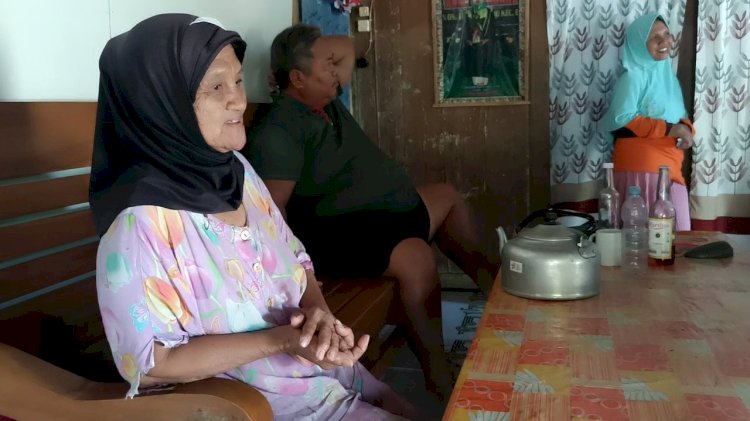 Suparmi (Ibu Susanto)  bersama adiknya saat ditemui di rumahnya, Tinggulrejo Gabus Grobogan. RMOL Jateng