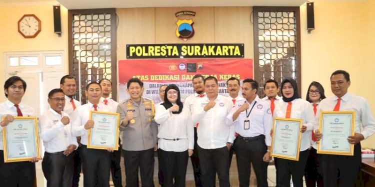 Satuan Reskrim Polresta Surakarta dalam Ungkap Perkara Anak dan TPPO mendapat penghargaan dari Tim Reaksi Cepat Perlindungan Perempuan dan Anak Indonesia (TRC PPA). Dok