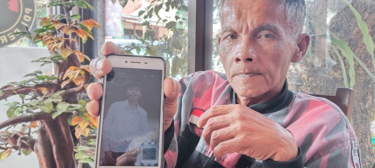 Ayah korban penyerangan Bondan, Winarno saat berbicara dengan wartawan RMOLJateng, Jumat (15/9