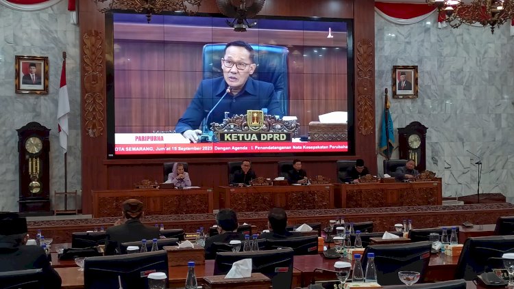 Pembahasan KUA PPAS di ruang rapat paripurna, Jumat (15/9).