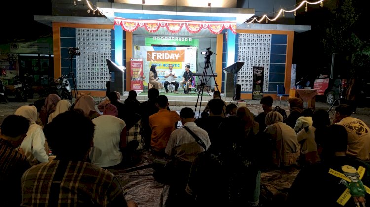 Acara talkshow Gempur Rokok Ilegal dalam acara Friday Night Acoustik di halaman Radio Suara Kota Wali Demak.