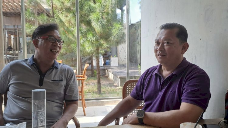 Dalang Utama MIK Semar, Rahmulyo Adi Wibowo (kiri) saat bertemu dengan Pemimpin Redaksi RMOL Jateng, Jayanto Arus Adi, Sabtu (16/9). RMOL Jateng