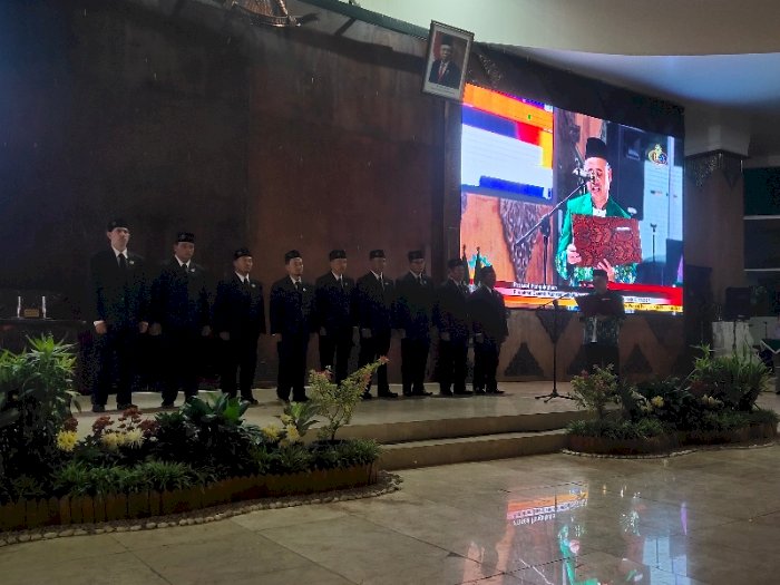 Pengukuhan Pimpinan Daerah Muhammadiyah (PDM) dan Pimpinan Daerah Aisyiyah (PDA) Karanganyar periode Muktamar ke- 48 dilaksanakan di Pendopo Rumah Dinas Bupati Karanganyar, Jumat (16/9) malam.  