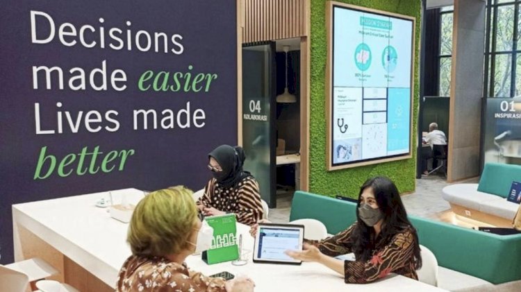 Nasabah bisa memilih Manulife Saving Protector bantu siapkan dana hari tua dan pendidian anak. Dok