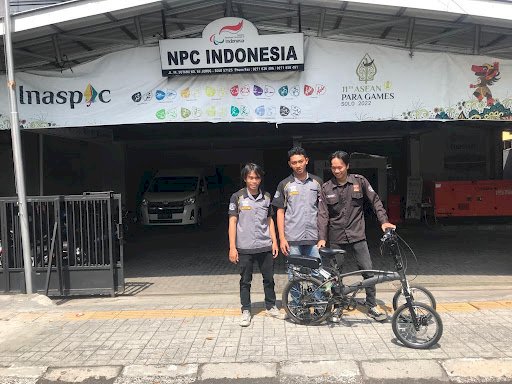 Tim Mahasiswa Program Studi (Prodi) D-3 Teknik Mesin Sekolah Vokasi (SV) Universitas Sebelas Maret (UNS) Surakarta ciptakan sepeda listrik narrow tilting tricycle. 
