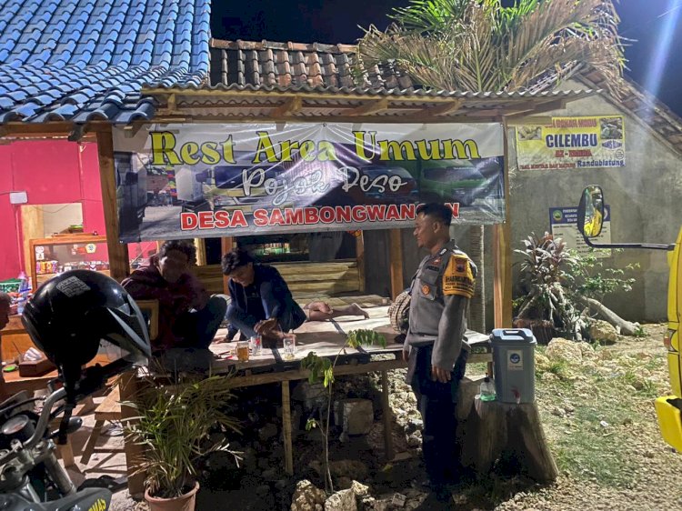 Kegiatan Babinkantibmas saat sosialisasi warga tentang aksi penipuan yang marak terjadi akhir-akhir ini.