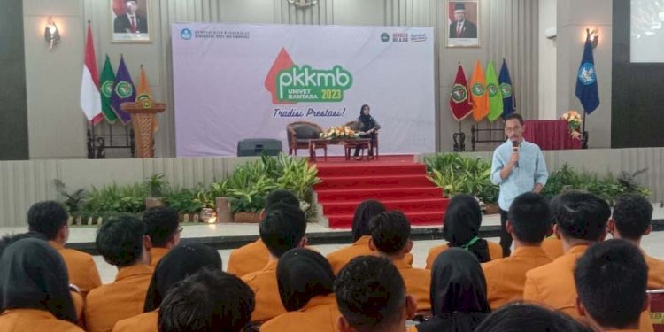 Wakil Bupati Sukoharjo Agus Santosa memotivasi mahasiswa baru Univet Bantara Sukoharjo dalam PKKMB 2023. RMOL Jateng