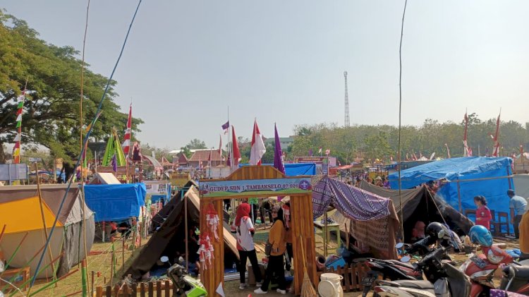 Puluhan tenda memadati bumi pekemahan Desa Tambakselo Grobogan. 