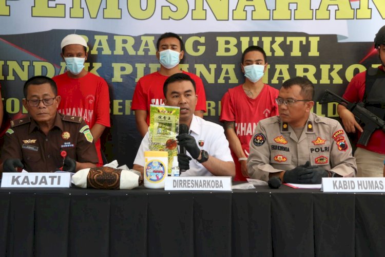 Direktur Reserse Narkoba Polda Jateng Kombes Muhamad Anwar Nasir saat jumpa pers pemusnahan barang bukti narkoba, Kamis (21/9). 