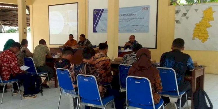  Sosialisasi Aplikasi Sistem Informasi Rumah Tangga Belum Berlistrik (SIRULI) Kantor Kecamatan Siwalan, Kabupaten Pekalongan. Dok 