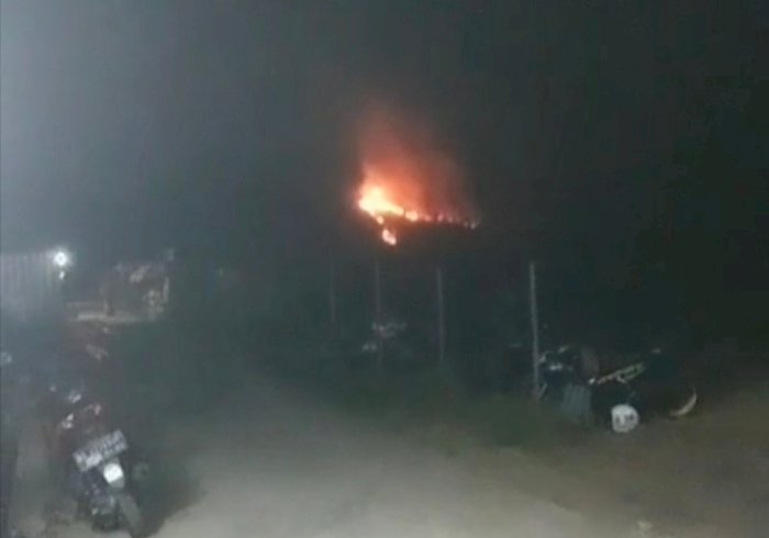 Kebakaran hutan Lawu, tepatnya di bukit Gembel/foto. Relawan