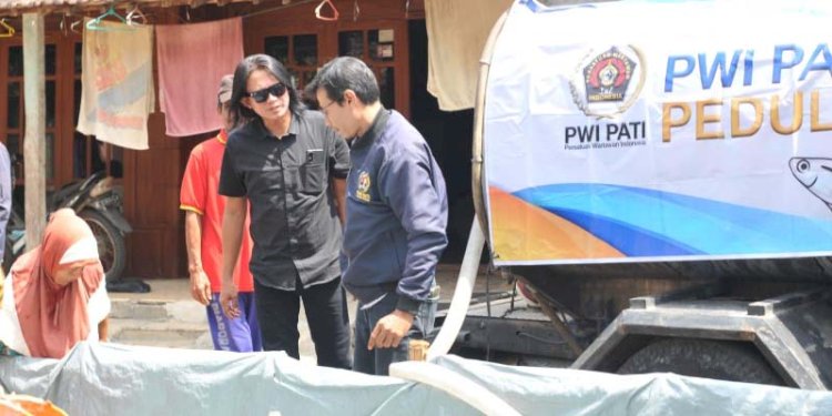 Dropping air bersih di Kecamatan Pucakwangi, Pati, Jawa Tengah, Sabtu (23/9). RMOL Jateng 