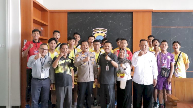 Foto bersama Tim Bola Voli Kabupaten Blora