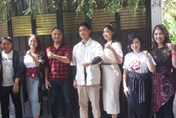 Kaesang bersama jajaran PSI di Solo