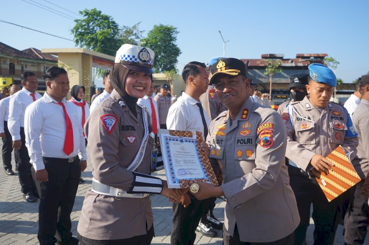 Penyerahan penghargaan dilaksanakan di halaman Mapolres Sukoharjo, Selasa (26/9/2023).