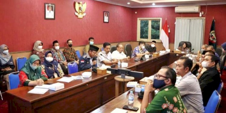 Joko Supratno (Tim TP2D) dan FGD TP2D bersama steakholder Blora. RMOL Jateng